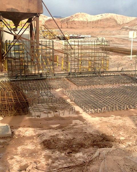 Armaduras para fundaciones de planta minera en un salar de la Puna
