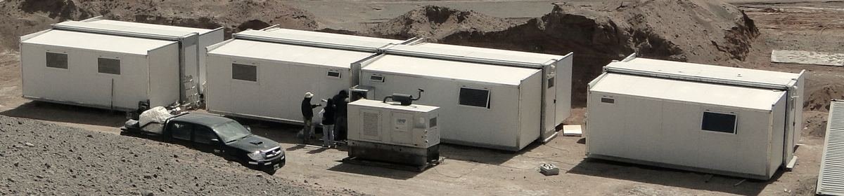 Campamento minero de módulos habitacionales montado en la Puna