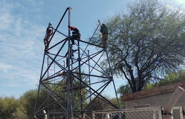 Montaje de torre para tanque elevado de agua potable en Salta