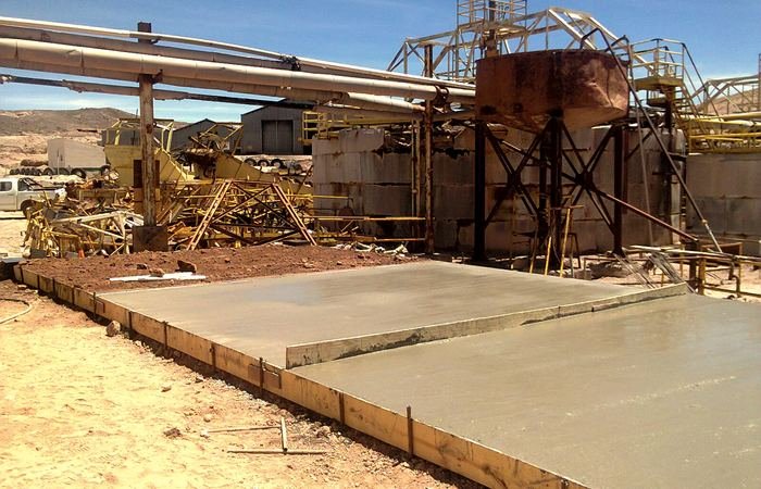 Platea de hormigón armado para planta minera en la Puna de Salta
